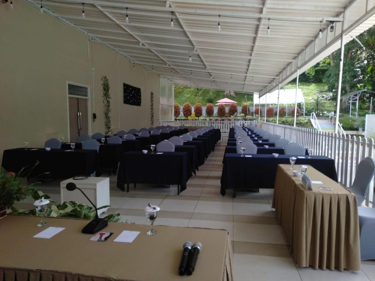 Hotel Villa Emitta Tomohon Kültér fotó